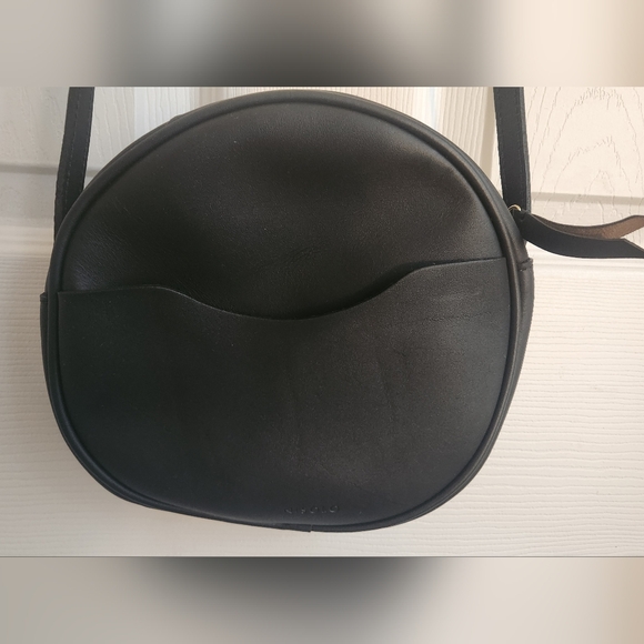 Nisolo Black Leather Crossbody Bag - Picture 3 of 9